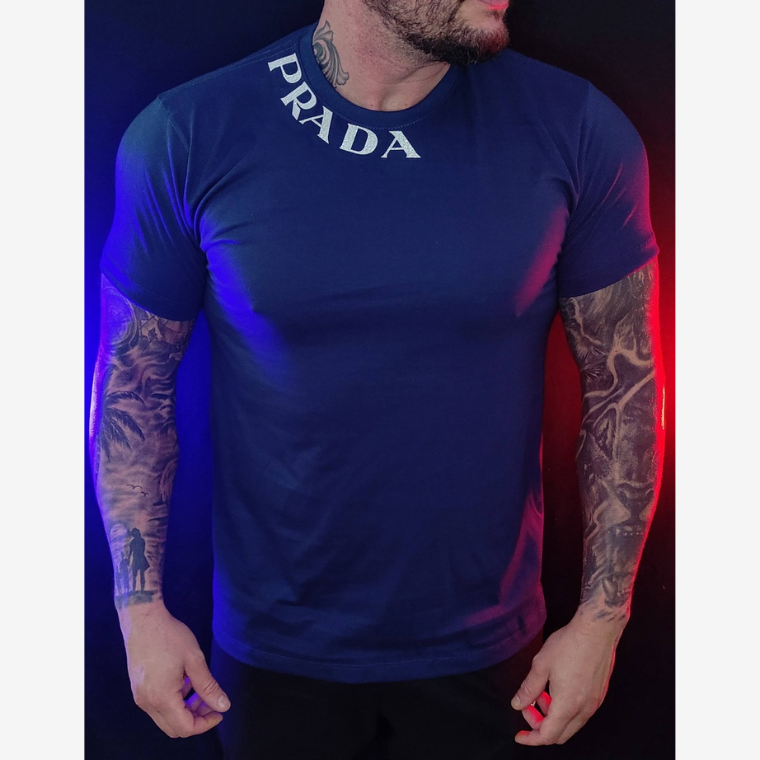 Camiseta Prada Masculina Rubberized Blue Logo Cinza
